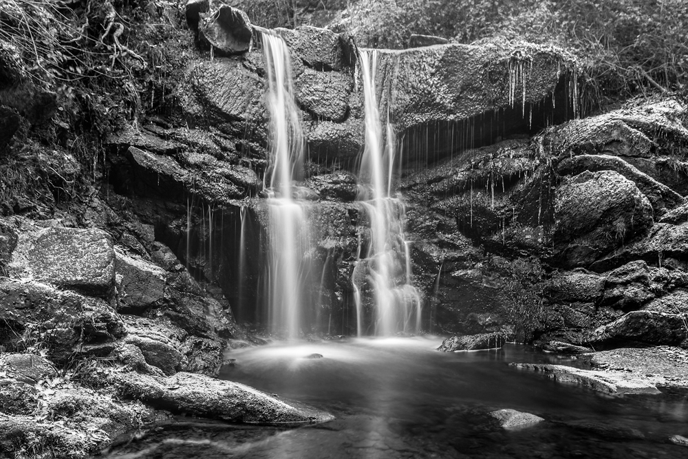 Cascade En Hiver - Lac De Saint-Ferréol